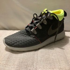 Nike Roshe Sneakerboot Run Size 10.5